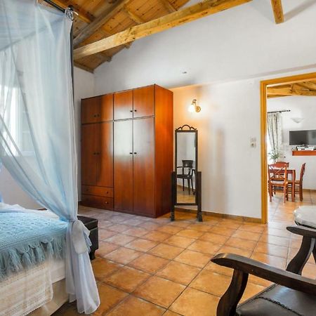 Villa Tassoula Isomata エクステリア 写真