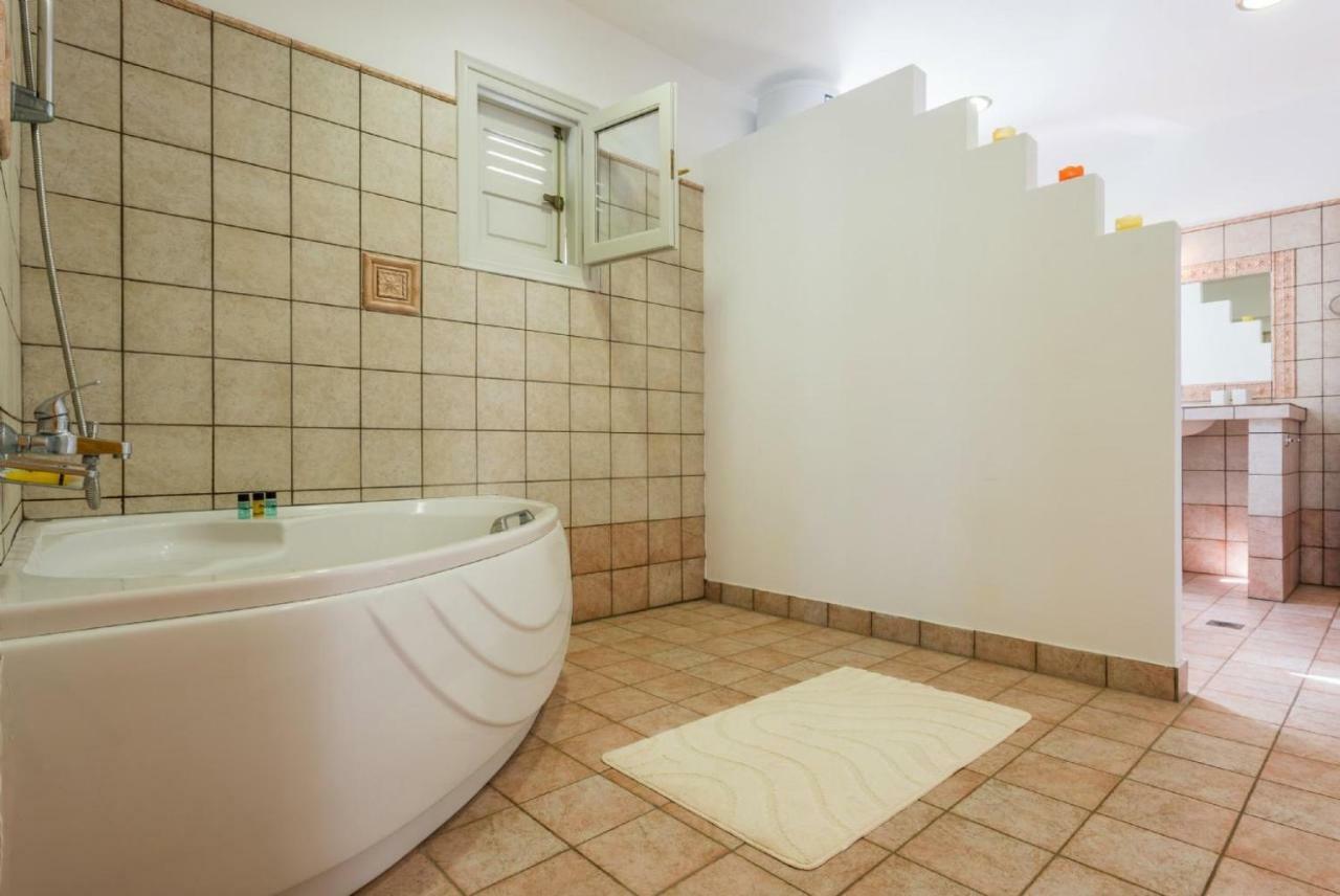 Villa Tassoula Isomata エクステリア 写真