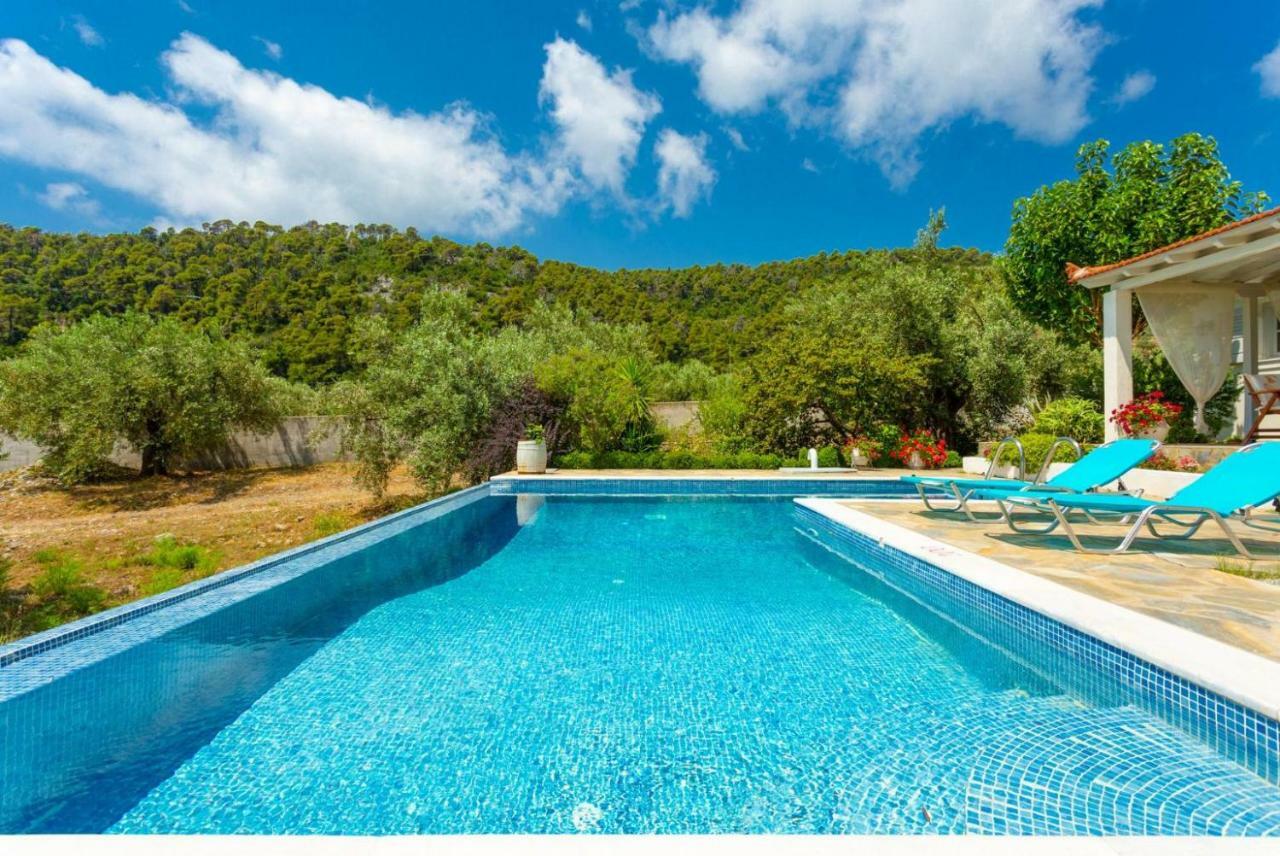 Villa Tassoula Isomata エクステリア 写真