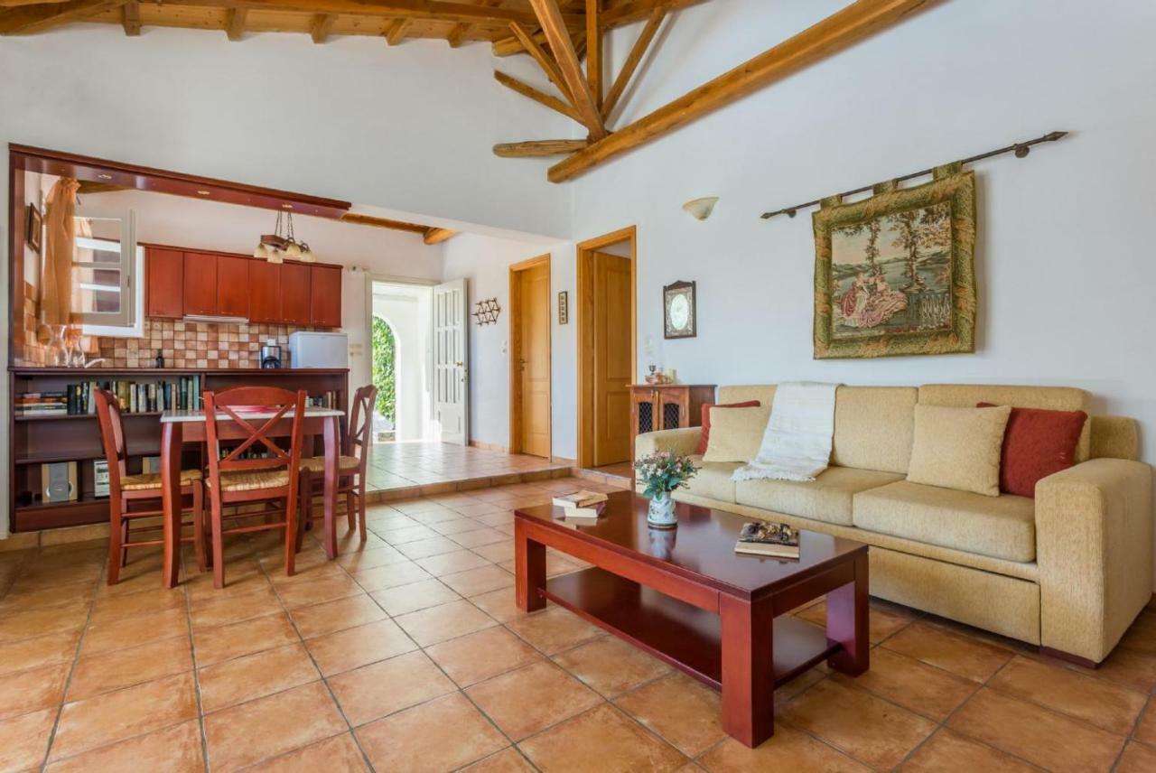 Villa Tassoula Isomata エクステリア 写真
