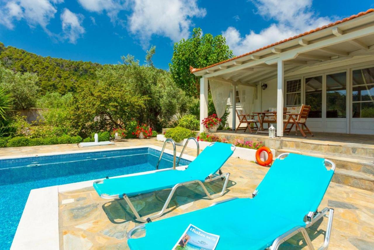 Villa Tassoula Isomata エクステリア 写真