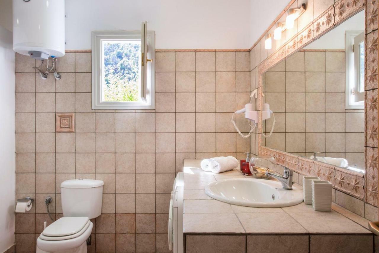 Villa Tassoula Isomata エクステリア 写真